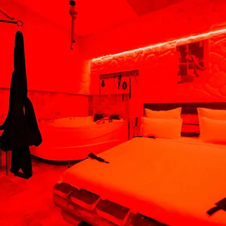 Red Jacuzzi * Bucharest