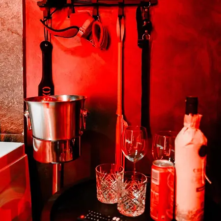 Apartment Red Jacuzzi *