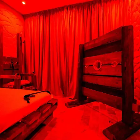 Apartment Red Jacuzzi Bucharest